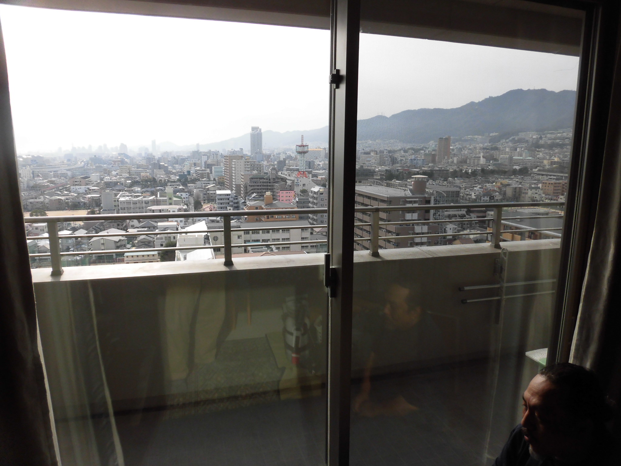 リフォーム工房よしだの窓遮光・遮熱フィルム張り施工後完成です