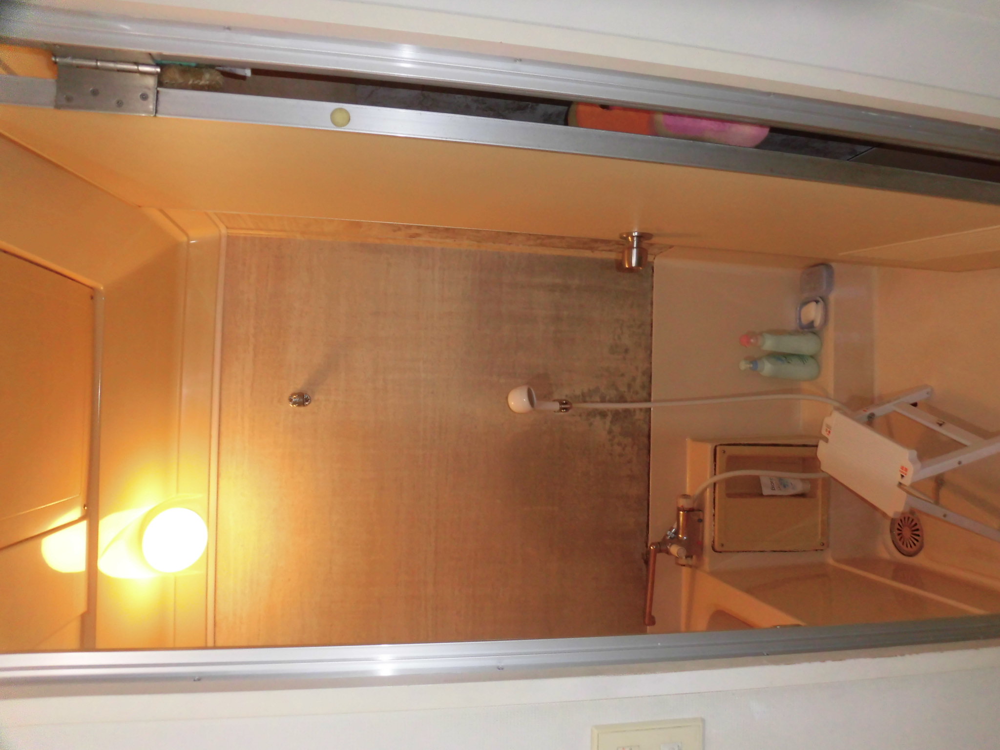 リフォーム工房よしだのユニットバスお風呂入替の施工事例の施工前です