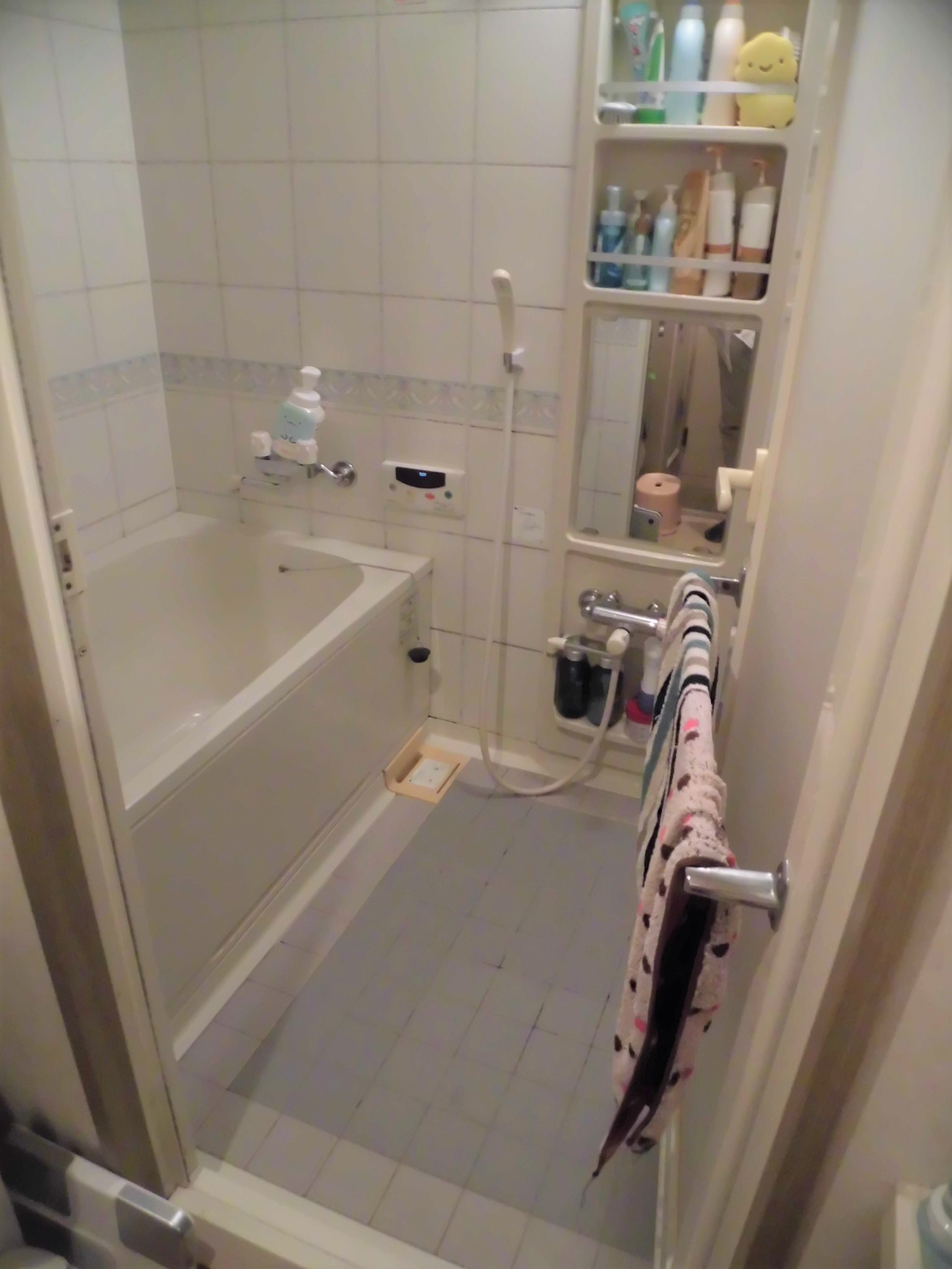 リフォーム工房よしだのユニットバスお風呂入替の施工事例の施工前です