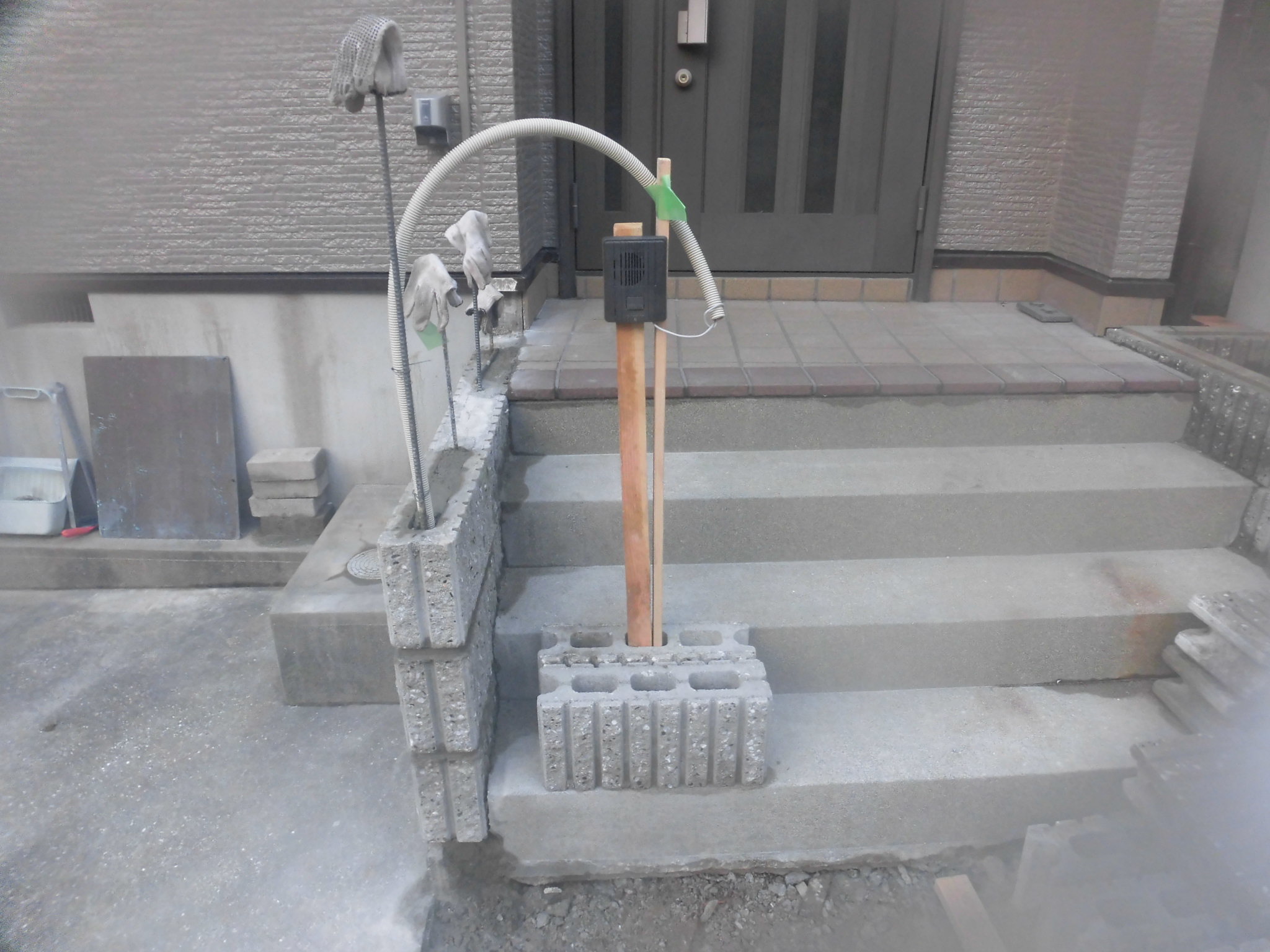 リフォーム工房よしだの駐車場施工施工事例の施工中です