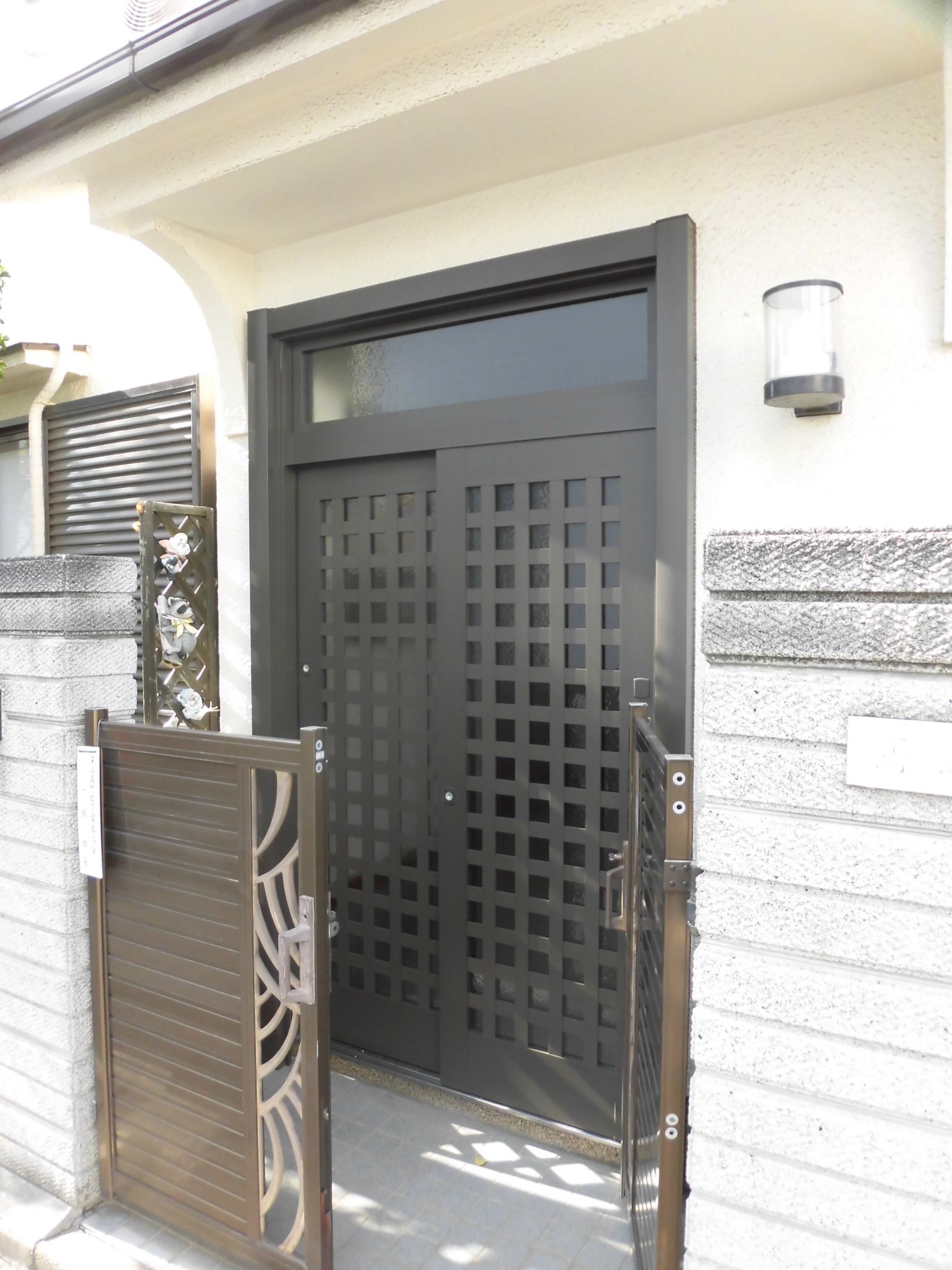 リフォーム工房よしだの玄関引戸カバー工法施工事例の施工後完成です