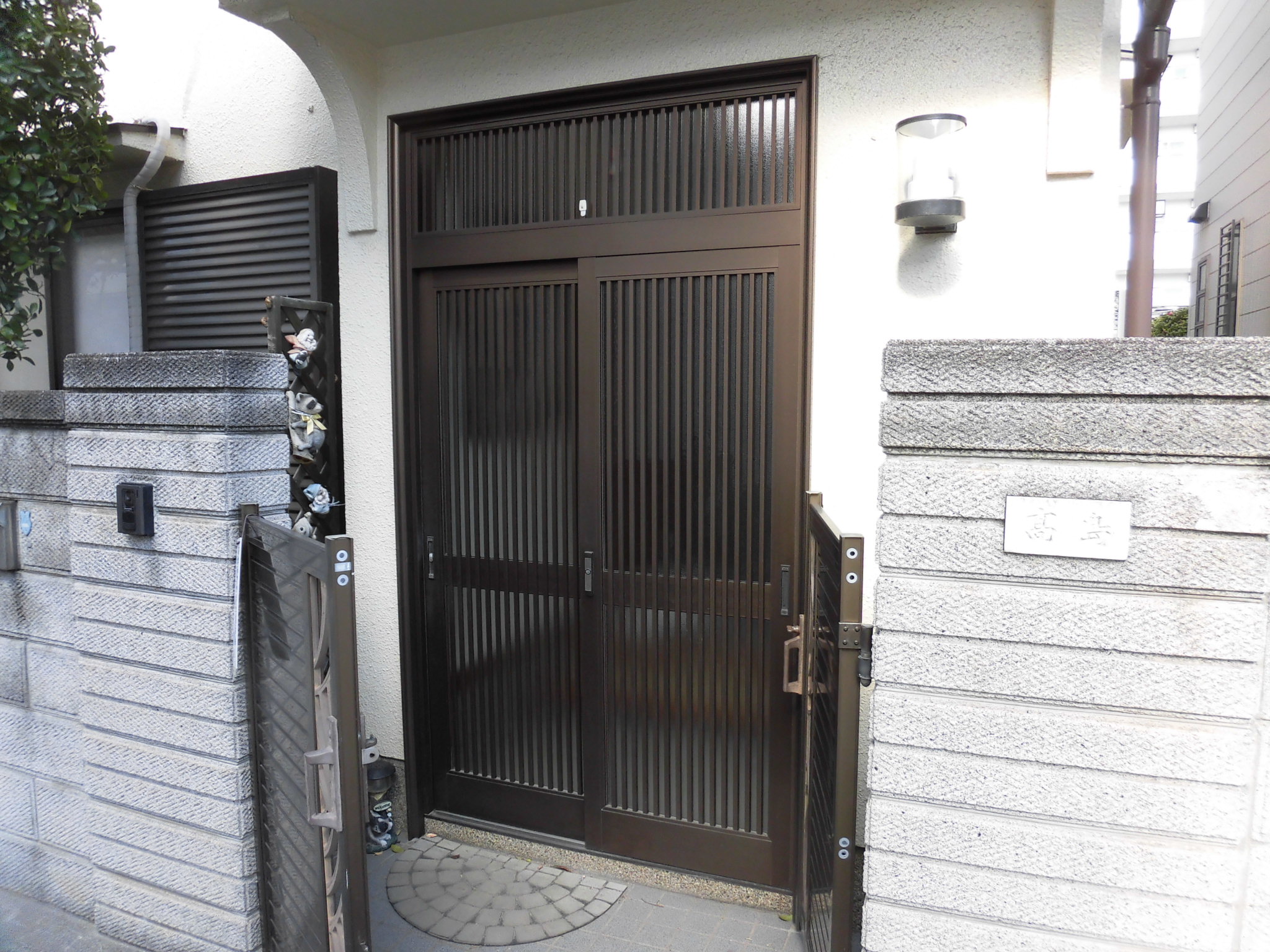 リフォーム工房よしだの玄関引戸カバー工法施工事例の施工前です