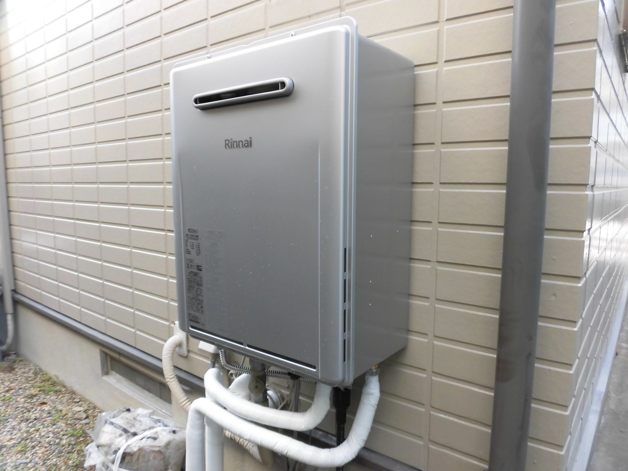 リフォーム工房よしだの給湯器の施工事例の施工前です