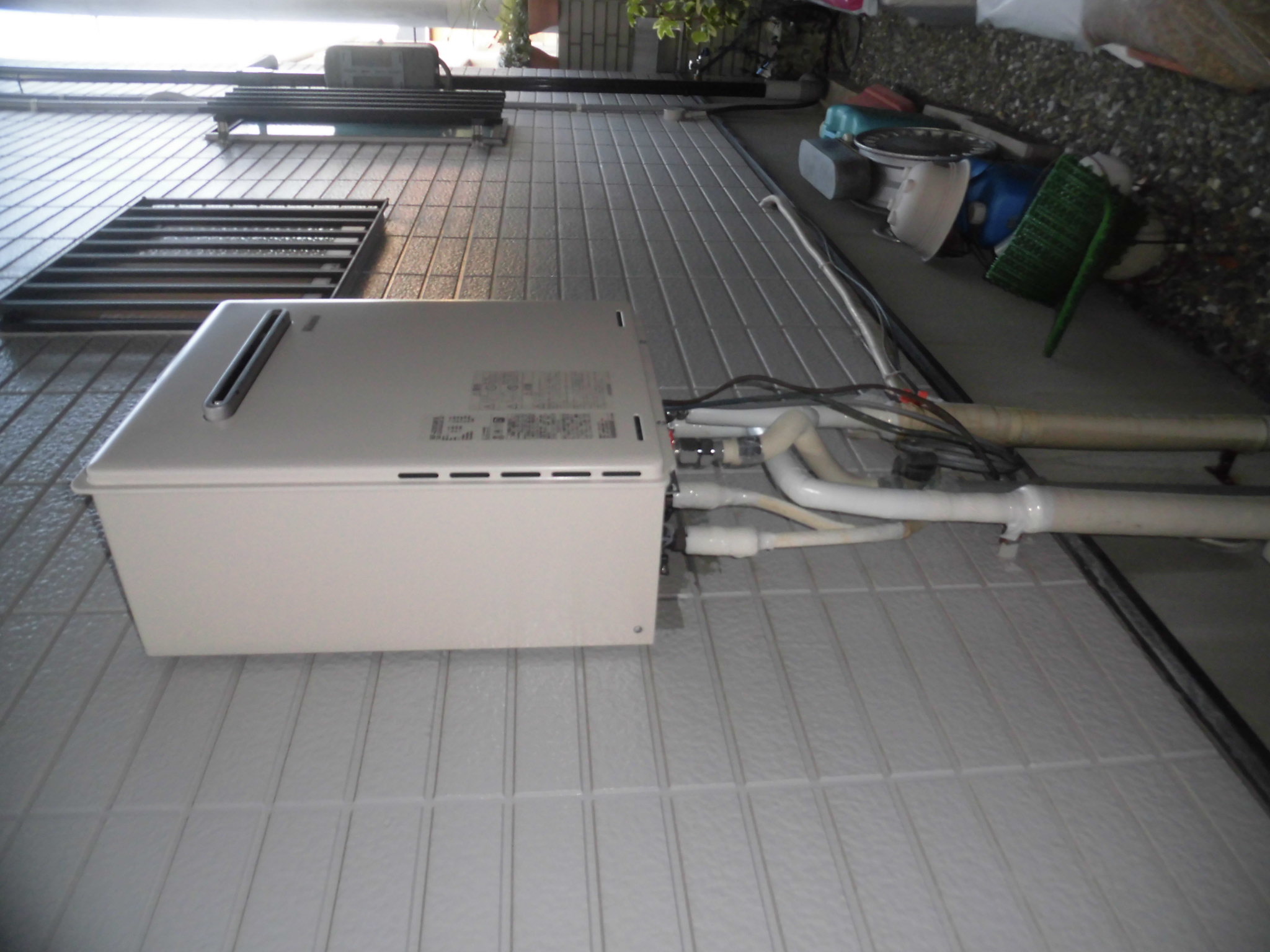 リフォーム工房よしだの給湯器の施工事例の施工前です