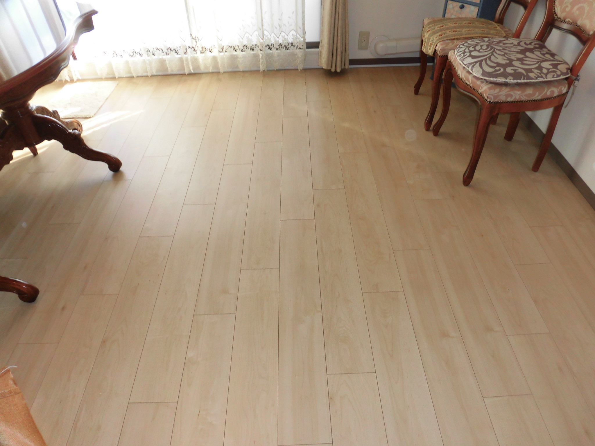 リフォーム工房よしだの内装工事カーペットからフローリングへの施工後完成です