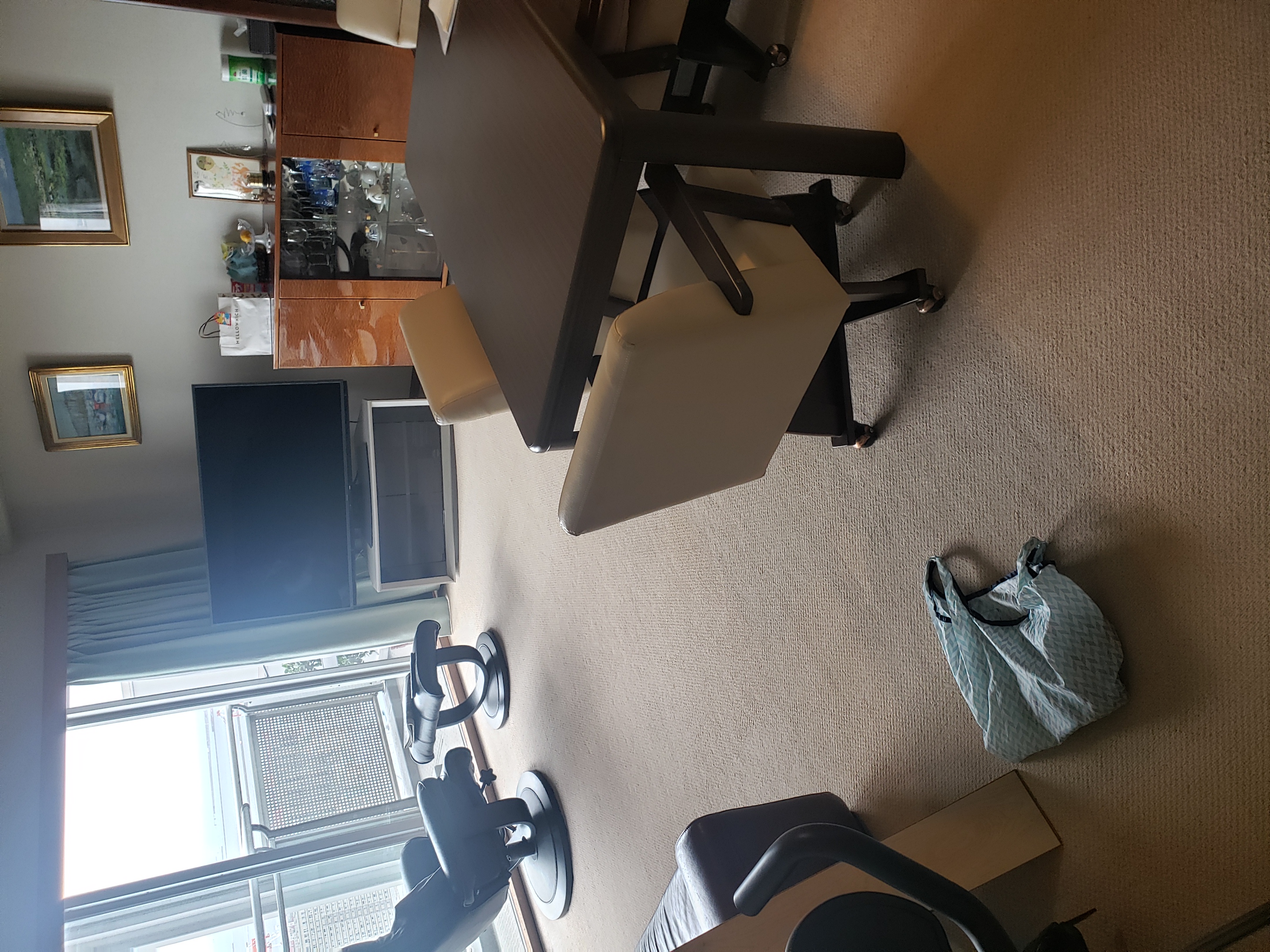 リフォーム工房よしだの内装工事カーペットからフローリングへの施工前です