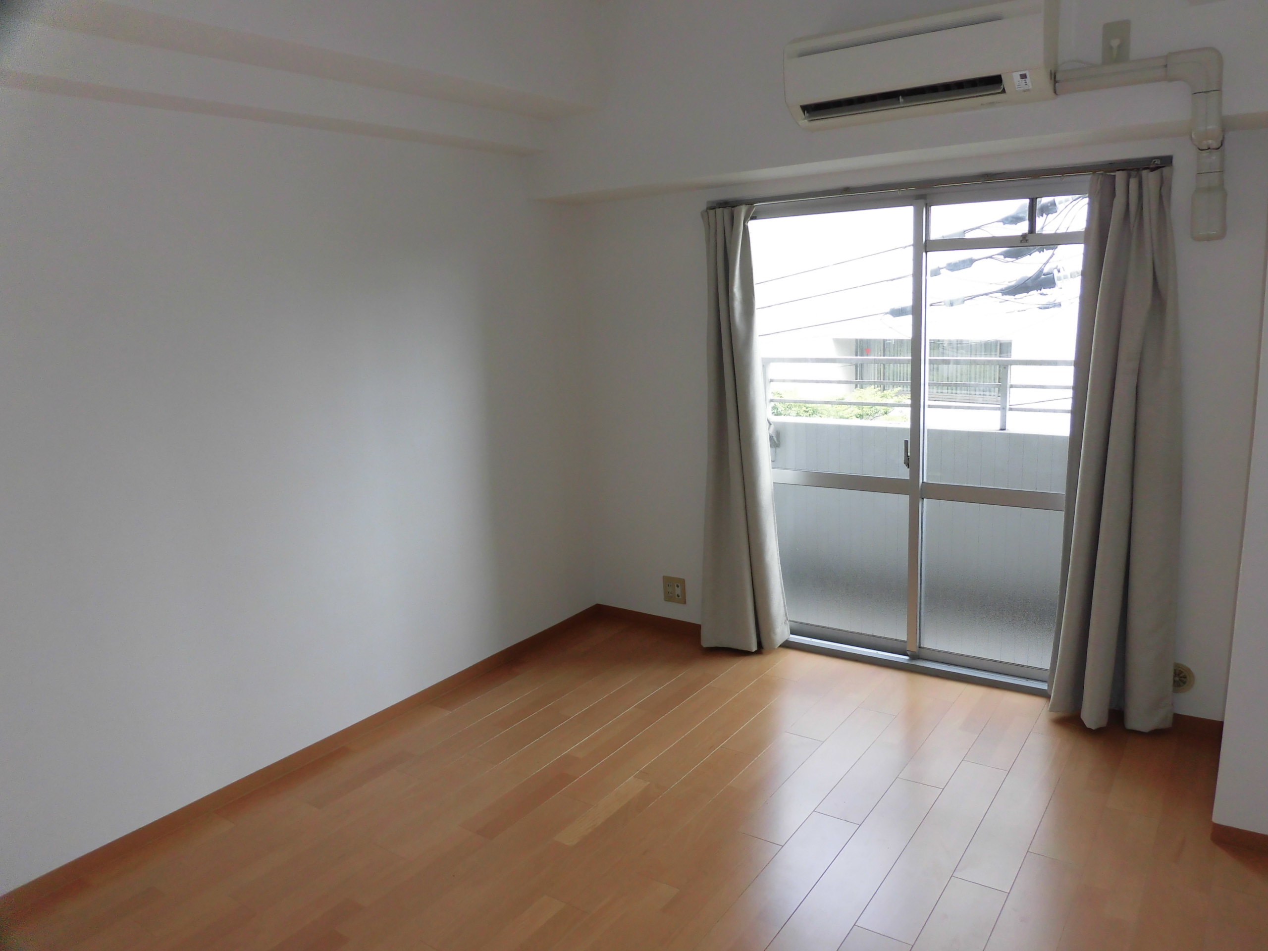 リフォーム工房よしだの内装工事カーペットからフローリング・クロス貼替の施工後完成です