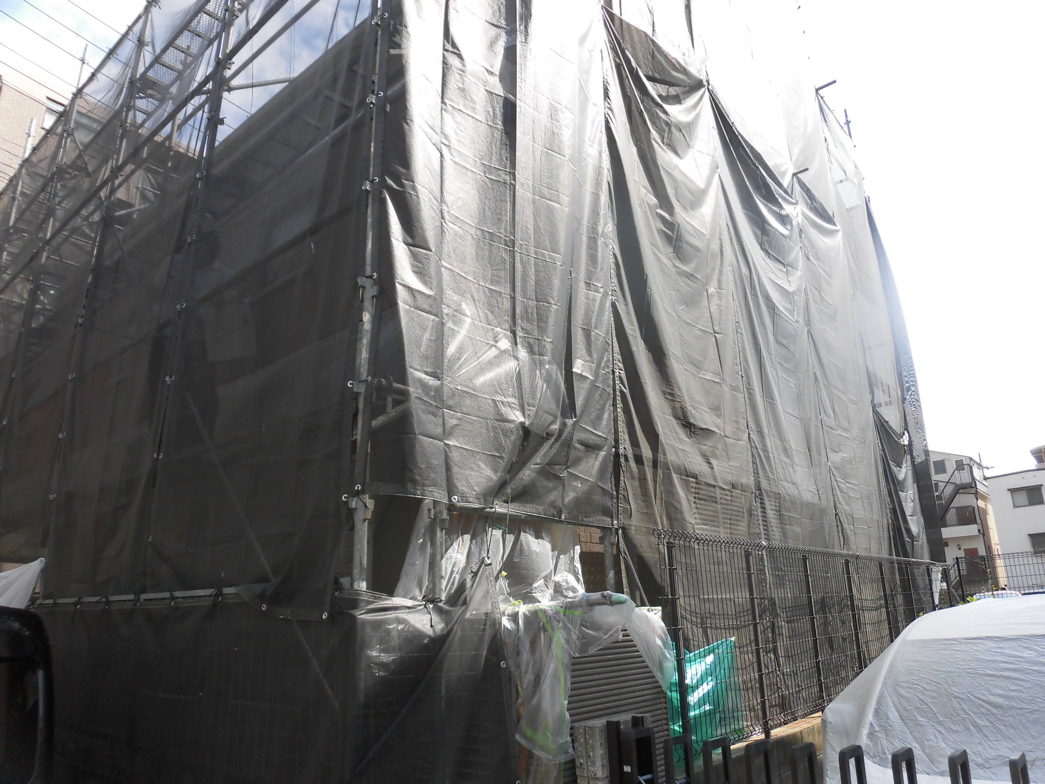 リフォーム工房よしだの外壁塗装・屋根工事の施工中です