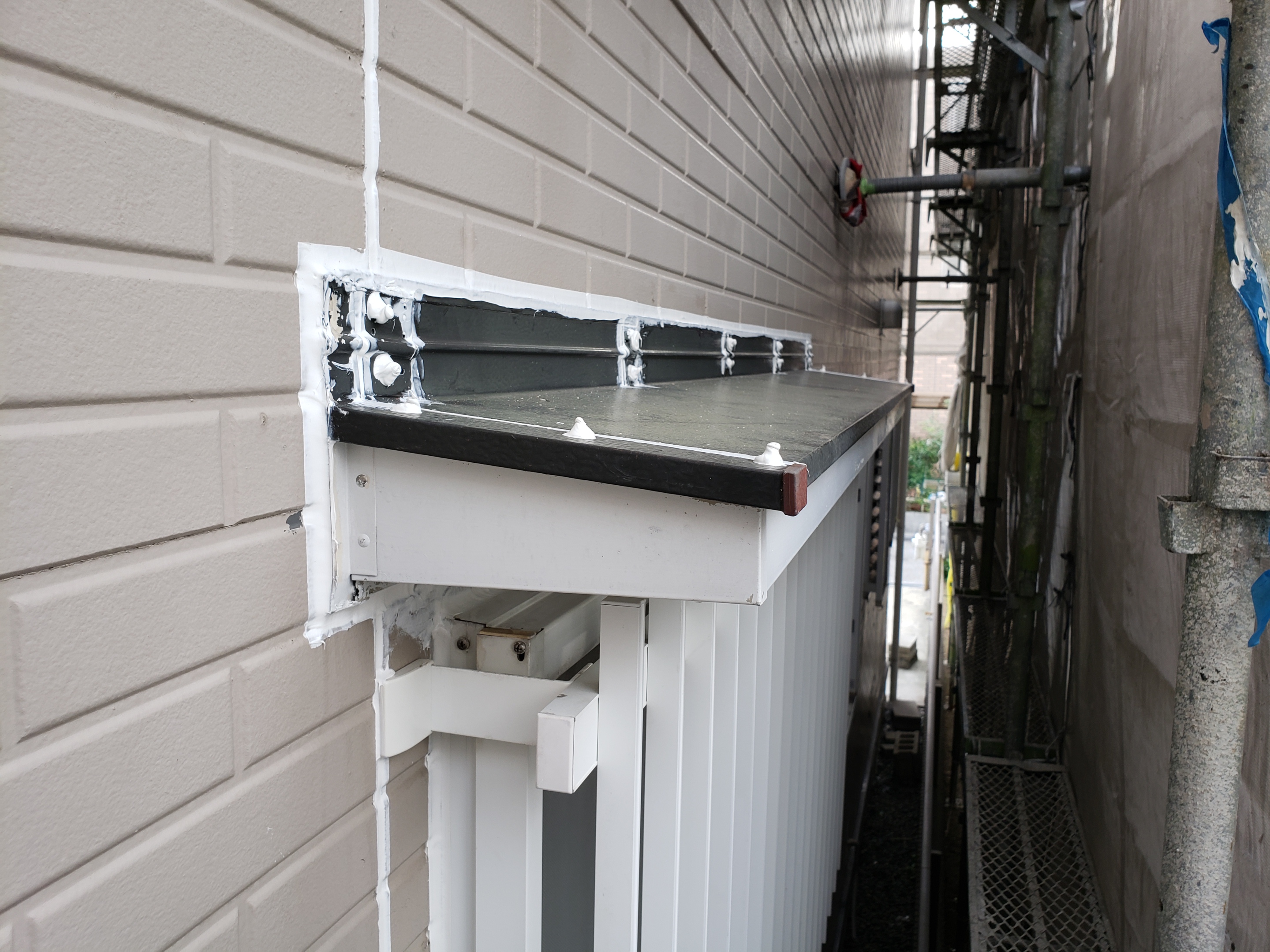 リフォーム工房よしだの外壁塗装・屋根工事の施工中です