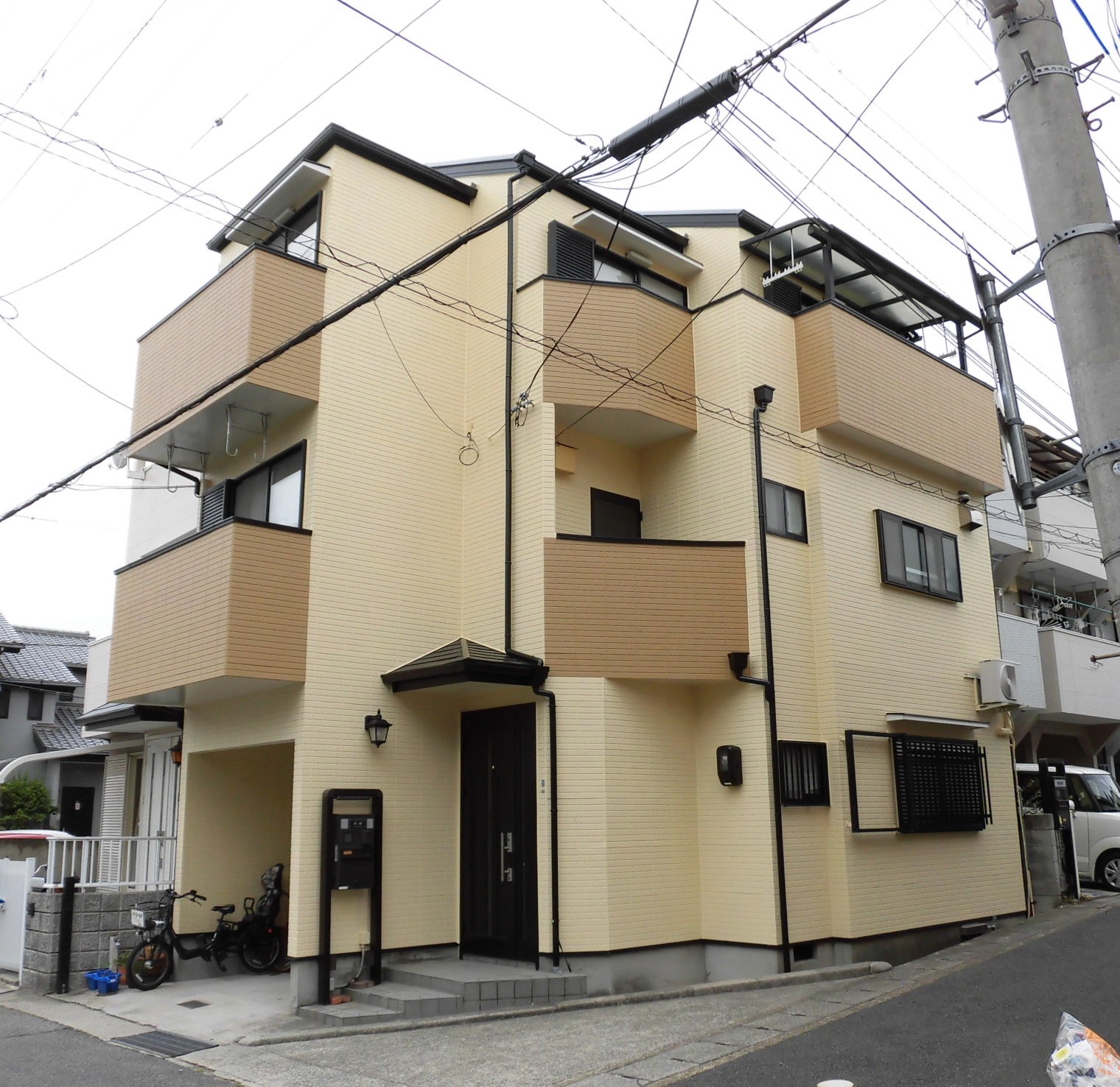 リフォーム工房よしだの外壁塗装・屋根工事の施工後完成です