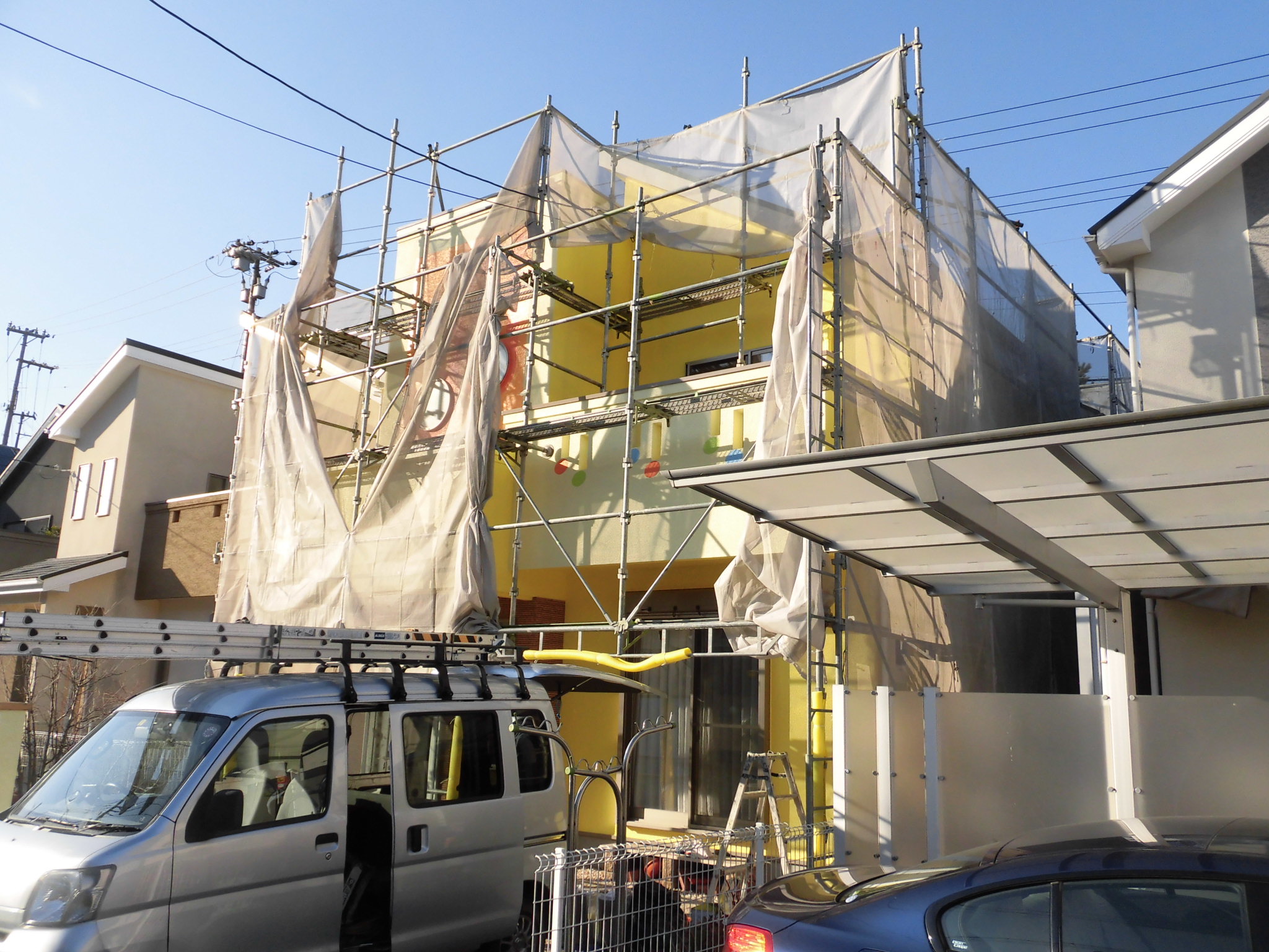 リフォーム工房よしだの外壁塗装・屋根工事の施工中です